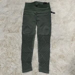 Victoria Sport Seamless Tight - NWT